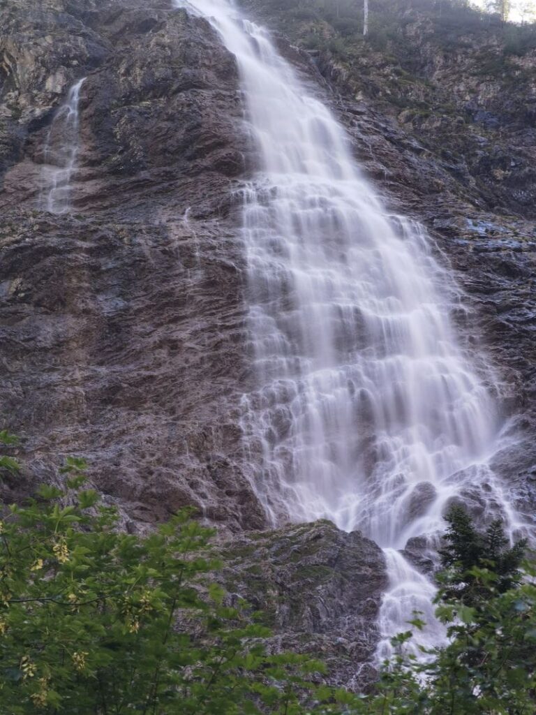Mächtig und laut - das Naturwunder Vilsalpsee Wasserfall